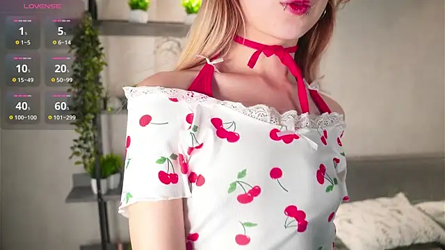 Snapshot of CameliaGlaue chatting on October 7, 10:12 am CameliaGlaue online show from October 7, 10:12 am
