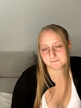 young hailey online show from September 12, 7:52 am