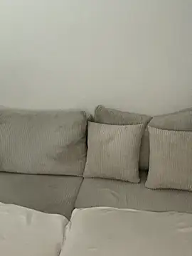 young hailey online show from September 18, 7:43 am