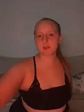 young hailey online show from November 11, 6:52 pm