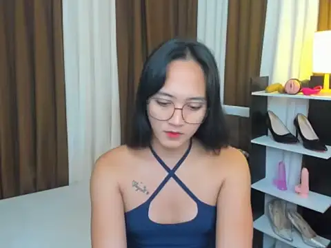 Snapshot of URHottestAngel chatting on September 23, 5:32 am URHottestAngel online show from September 23, 5:32 am