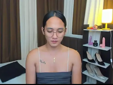 Snapshot of URHottestAngel chatting on October 2, 5:31 pm URHottestAngel online show from October 2, 5:31 pm