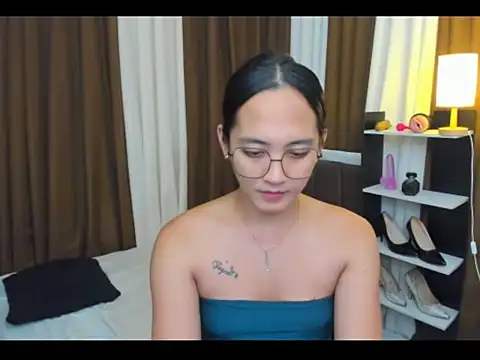 Snapshot of URHottestAngel chatting on October 8, 5:16 am URHottestAngel online show from October 8, 5:16 am