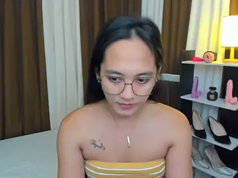 Snapshot of URHottestAngel chatting on October 20, 12:16 pm URHottestAngel online show from October 20, 12:16 pm