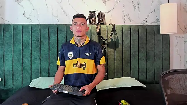 MrJustin  online show from November 14, 8:29 pm