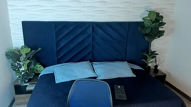 MrJustin  online show from November 28, 7:49 pm