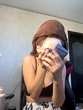 PrettyMegan online show from September 15, 12:16 pm