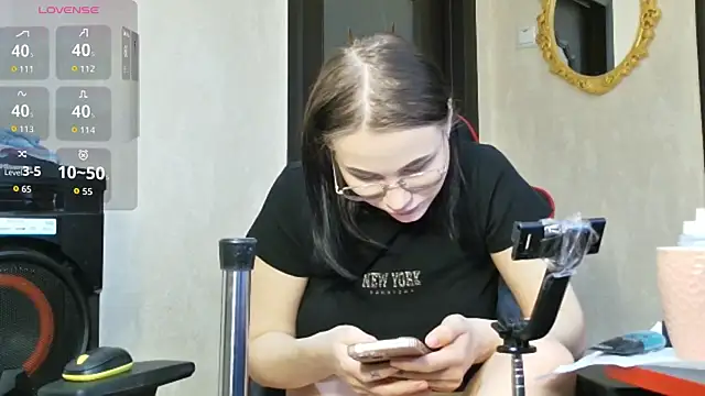 PrettyMegan online show from December 3, 12:03 pm