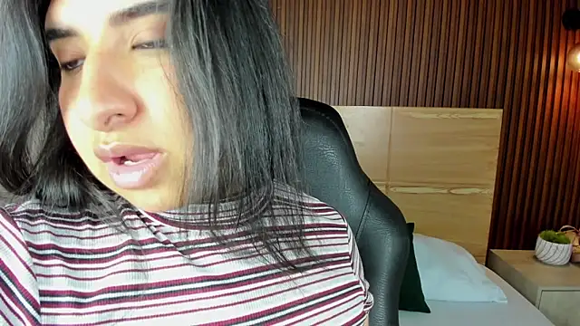 Snapshot of alice_coopperx chatting on October 20, 12:27 pm alice coopperx online show from October 20, 12:27 pm