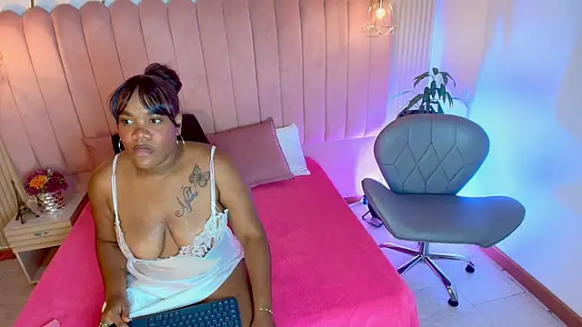 Chloee Miller1 online show from October 11, 12:58 pm