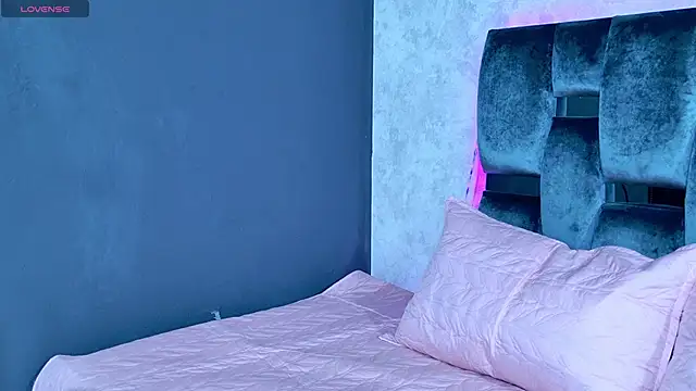 Luna sophya online show from September 27, 11:48 am