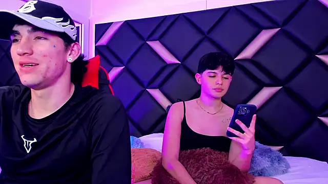 Snapshot of Handsomeboyss19 chatting on October 15, 3:17 am Handsomeboyss19 online show from October 15, 3:17 am