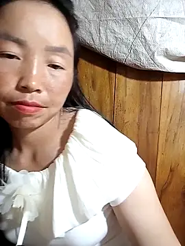 Snapshot of hera-00 chatting on October 12, 1:21 pm hera-00 online show from October 12, 1:21 pm