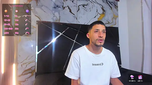 Snapshot of Akame_Draco chatting on October 15, 3:39 am Akame Draco online show from October 15, 3:39 am