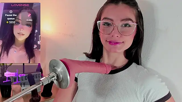 Snapshot of valentinna_montess chatting on November 4, 1:21 pm valentinna montess online show from November 4, 1:21 pm