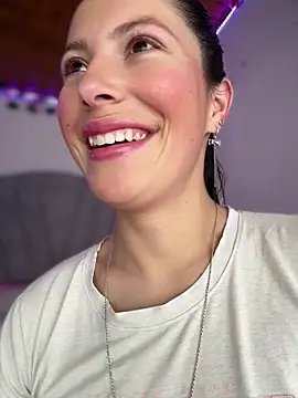 Mia salinass online show from April 7, 6:08 pm