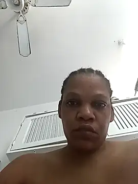 Snapshot of HappygalTheQueen chatting on February 4, 9:48 am HappygalTheQueen online show from February 4, 9:48 am