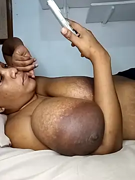 Snapshot of HappygalTheQueen chatting on February 5, 7:29 pm HappygalTheQueen online show from February 5, 7:29 pm