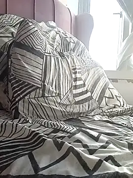 Snapshot of HappygalTheQueen chatting on February 11, 1:38 pm HappygalTheQueen online show from February 11, 1:38 pm