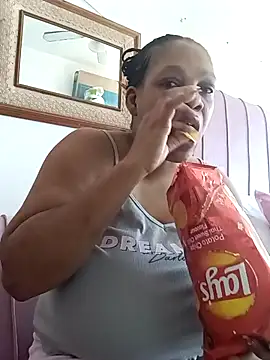 Snapshot of HappygalTheQueen chatting on February 28, 10:27 am HappygalTheQueen online show from February 28, 10:27 am