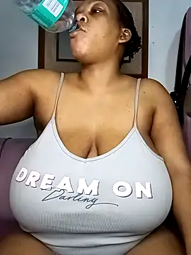 Snapshot of HappygalTheQueen chatting on March 2, 10:16 pm HappygalTheQueen online show from March 2, 10:16 pm