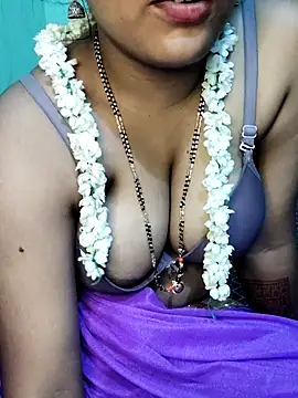 Snapshot of Shneeha_le chatting on September 21, 8:21 pm Shneeha le online show from September 21, 8:21 pm