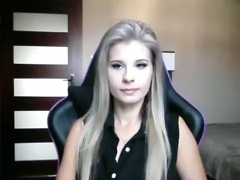 Snapshot of KristineGlow chatting on September 17, 6:15 am KristineGlow online show from September 17, 6:15 am