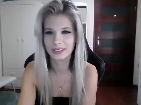 Snapshot of KristineGlow chatting on September 24, 8:23 pm KristineGlow online show from September 24, 8:23 pm