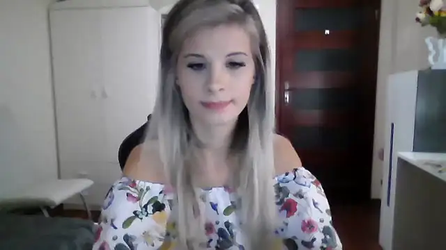 Snapshot of KristineGlow chatting on September 25, 8:45 pm KristineGlow online show from September 25, 8:45 pm