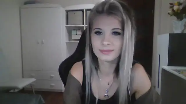 Snapshot of KristineGlow chatting on September 30, 2:00 pm KristineGlow online show from September 30, 2:00 pm