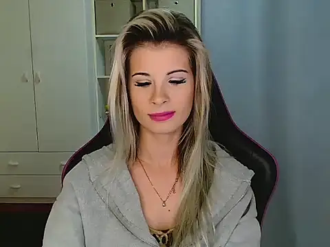 KristineGlow online show from December 18, 7:14 am