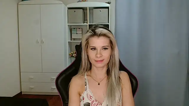 KristineGlow online show from March 5, 7:32 pm