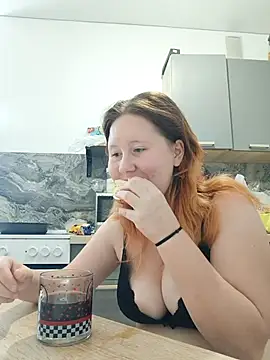 Snapshot of MiaKissy chatting on September 16, 5:19 am MiaKissy online show from September 16, 5:19 am