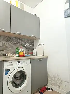 Snapshot of MiaKissy chatting on October 7, 6:10 am MiaKissy online show from October 7, 6:10 am