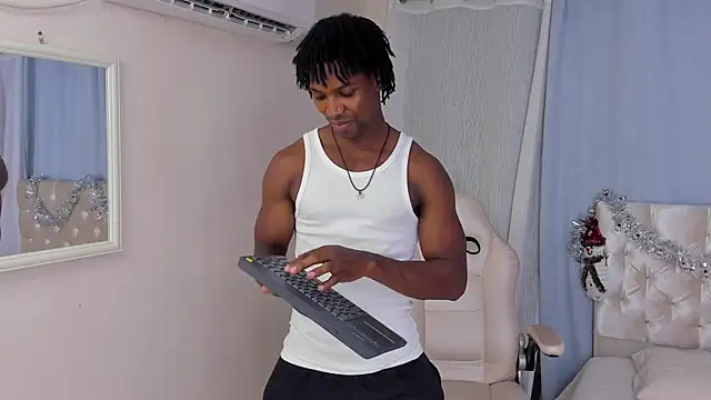 Snapshot of tau_montes chatting on November 19, 4:23 am tau montes online show from November 19, 4:23 am