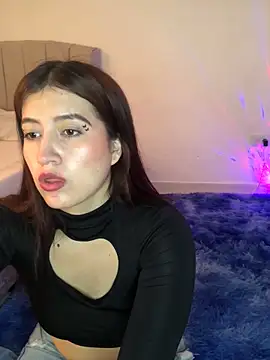 Snapshot of BrunnetAri_ chatting on October 10, 3:22 pm BrunnetAri online show from October 10, 3:22 pm