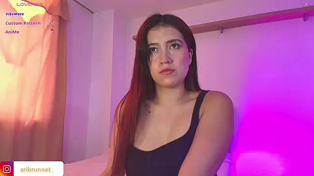 Snapshot of BrunnetAri_ chatting on October 20, 3:23 pm BrunnetAri online show from October 20, 3:23 pm