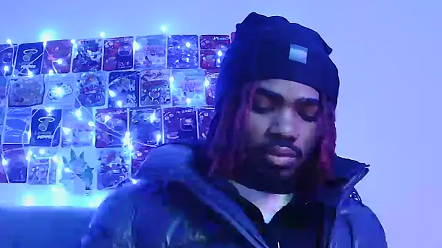 Snapshot of risktakinndolo chatting on November 15, 1:47 am risktakinndolo online show from November 15, 1:47 am