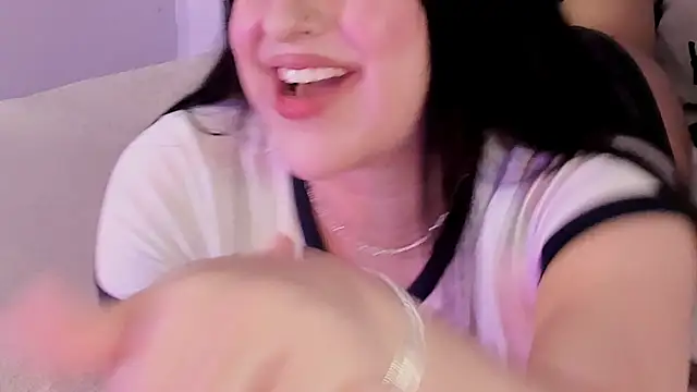 Snapshot of Camila_Matinez_ chatting on December 4, 1:15 am Camila Matinez online show from December 4, 1:15 am