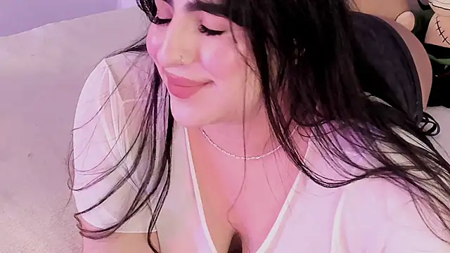 Snapshot of Camila_Matinez_ chatting on December 16, 1:10 am Camila Matinez online show from December 16, 1:10 am