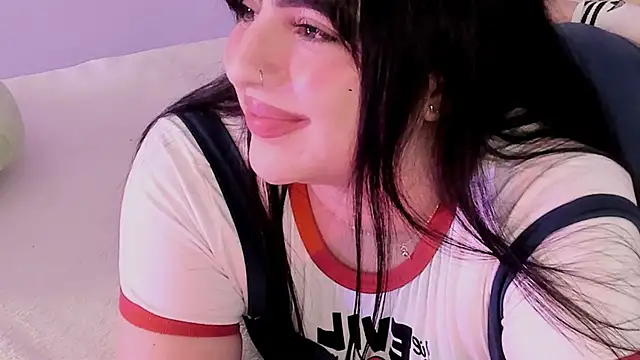 Snapshot of Camila_Matinez_ chatting on January 6, 1:42 am Camila Matinez online show from January 6, 1:42 am