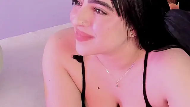 Snapshot of Camila_Matinez_ chatting on January 15, 1:32 am Camila Matinez online show from January 15, 1:32 am