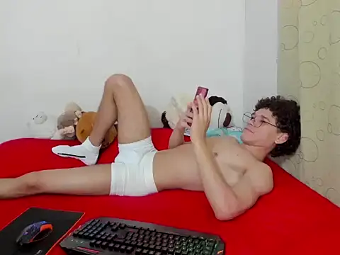 Snapshot of Tom_Blues chatting on October 8, 1:53 pm Tom Blues online show from October 8, 1:53 pm