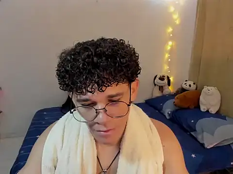 Snapshot of Tom_Blues chatting on November 11, 12:16 pm Tom Blues online show from November 11, 12:16 pm