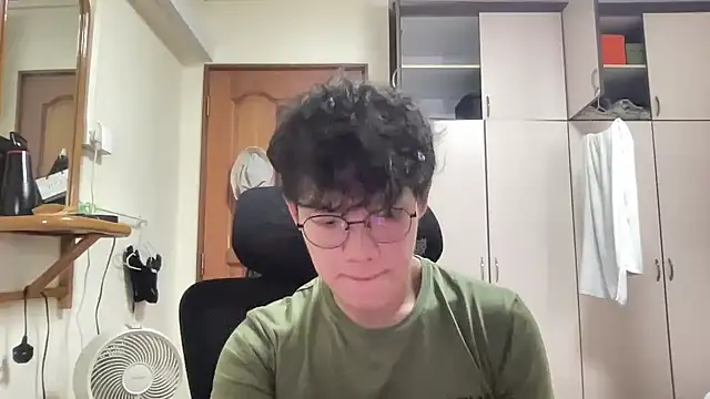 Snapshot of Passionatetwink2 chatting on November 1, 7:32 am Passionatetwink2 online show from November 1, 7:32 am