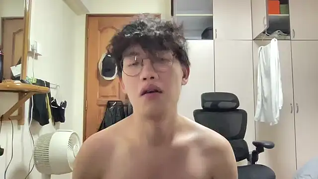 Snapshot of Passionatetwink2 chatting on November 5, 9:42 am Passionatetwink2 online show from November 5, 9:42 am