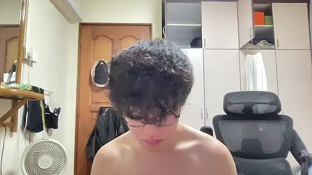 Snapshot of Passionatetwink2 chatting on November 13, 10:36 am Passionatetwink2 online show from November 13, 10:36 am