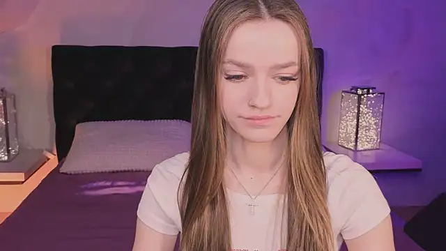 E l i z e  online show from April 21, 5:25 am