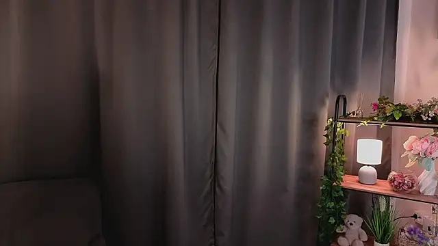 AnnieKim  online show from February 10, 4:33 pm