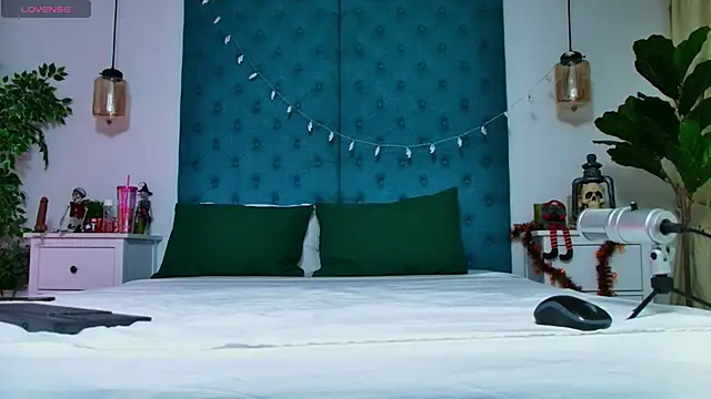 Snapshot of LollyShine chatting on October 31, 7:48 pm LollyShine online show from October 31, 7:48 pm